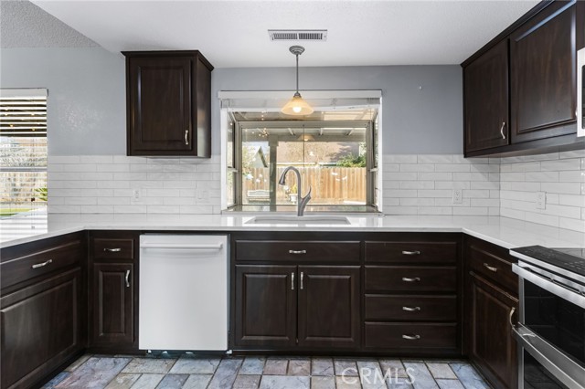 Detail Gallery Image 9 of 35 For 869 Redlands Ct, Merced,  CA 95348 - 4 Beds | 2 Baths