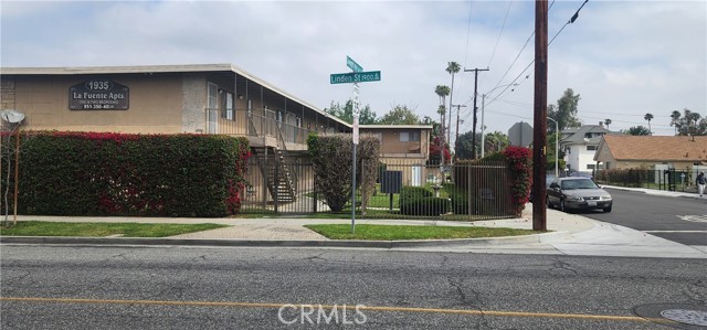 1935 W Linden Street, Riverside CA: https://media.crmls.org/medias/3101b090-0c9c-4b95-852d-b40c37654143.jpg