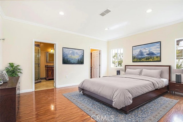 Detail Gallery Image 5 of 5 For 13824 Valerio, Van Nuys,  CA 91405 - 3 Beds | 3 Baths