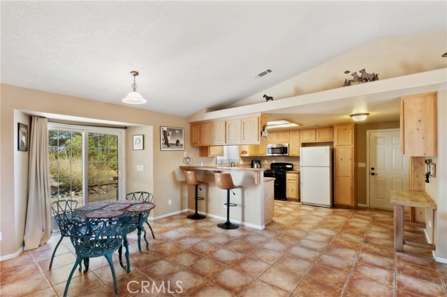 Detail Gallery Image 7 of 37 For 11323 Minero Rd, Pinon Hills,  CA 92372 - 3 Beds | 2 Baths