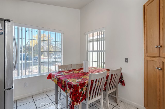 Detail Gallery Image 8 of 26 For 12709 Gaines, Victorville,  CA 92392 - 3 Beds | 2 Baths