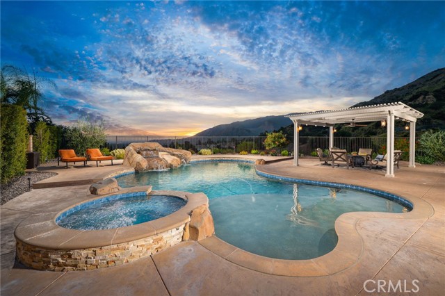 Detail Gallery Image 3 of 67 For 614 E Camellia Way, Azusa,  CA 91702 - 5 Beds | 4/1 Baths