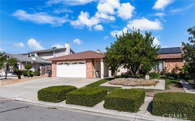 15454 Raymond, Fontana CA: https://media.crmls.org/medias/31045041-232d-4970-8a70-82ea03e07b40.jpg