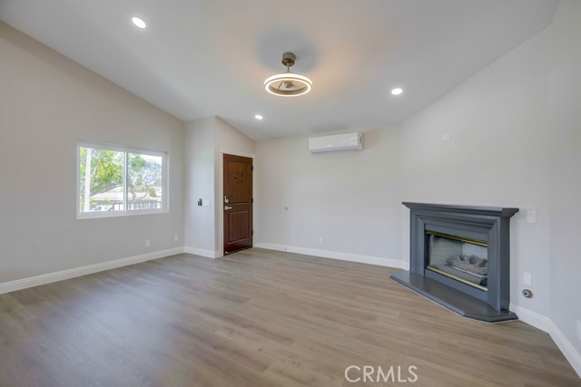 627 7th Street, Huntington Beach CA: https://media.crmls.org/medias/310478d6-7e2f-4608-bf18-1252a49f95e4.jpg