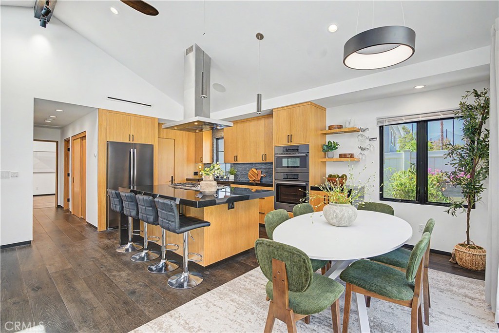 https://media.crmls.org/medias/3104fbcf-f113-4ff1-87bd-e138b70a40d3.jpg?preset=X-Large