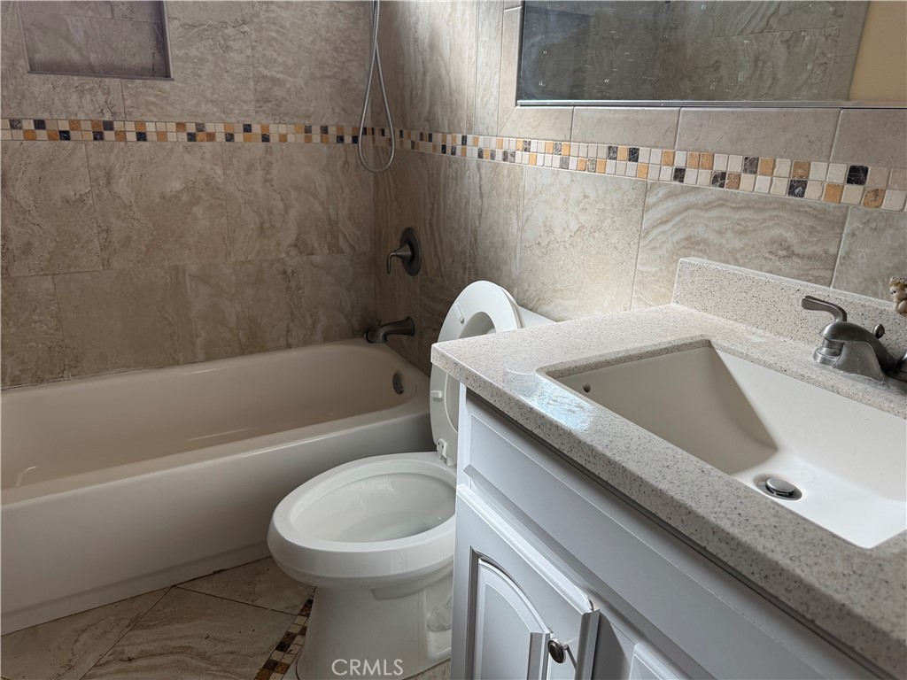 https://media.crmls.org/medias/31050304-1402-4701-9b50-cd1c70306703.jpg?preset=X-Large