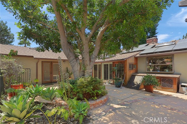 5866 Varna Avenue, Valley Glen CA: https://media.crmls.org/medias/310559c2-46a0-4d72-8a80-c4af069825b5.jpg