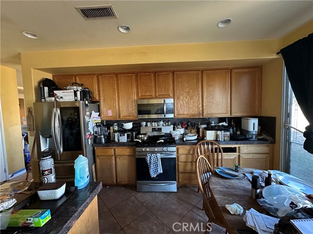 Detail Gallery Image 9 of 19 For 4815 Creekway Ln, Riverside,  CA 92505 - 5 Beds | 4 Baths