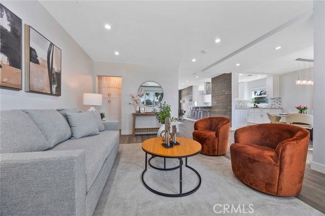 Detail Gallery Image 8 of 49 For 6053 Turnergrove, Lakewood,  CA 90713 - 4 Beds | 3 Baths