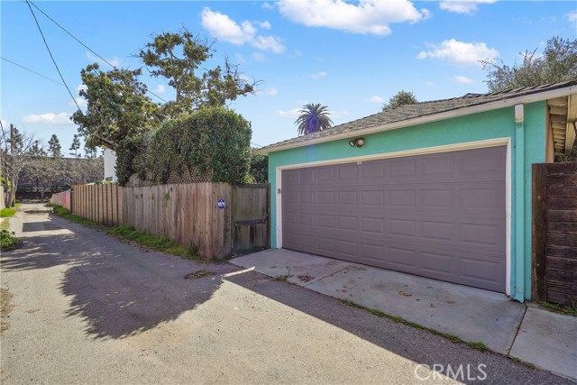 Detail Gallery Image 45 of 49 For 2464 Walnut Ave, Venice,  CA 90291 - 4 Beds | 3/1 Baths