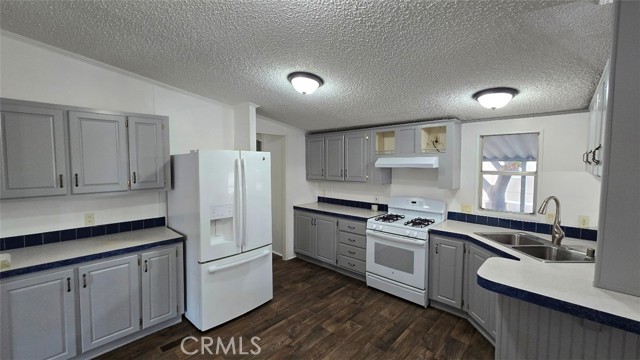 Detail Gallery Image 3 of 30 For 1512 E 5th St Spc 117, Ontario,  CA 91764 - 3 Beds | 2 Baths
