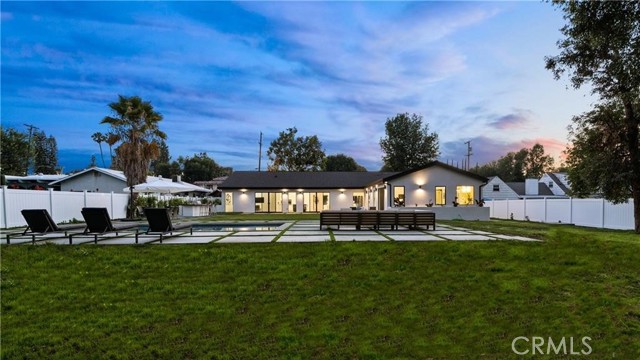 5702 Lubao Avenue, Woodland Hills CA: https://media.crmls.org/medias/31090281-4277-4320-97ed-d1bced67ebb0.jpg