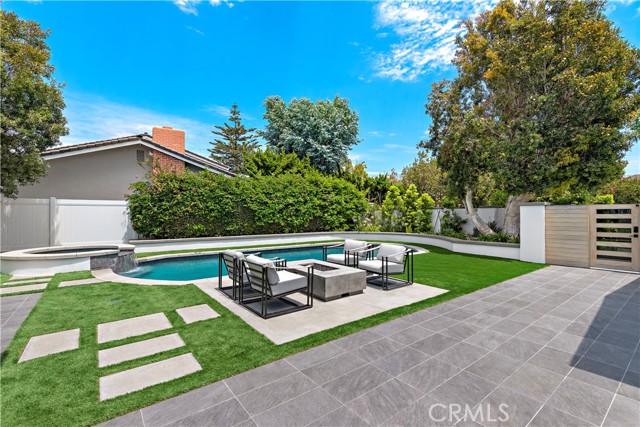 Detail Gallery Image 21 of 40 For 2507 Alta Vista Dr, Newport Beach,  CA 92660 - 5 Beds | 4/1 Baths