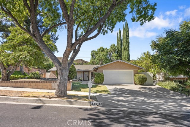 Detail Gallery Image 2 of 22 For 23538 Adamsboro Dr, Newhall,  CA 91321 - 4 Beds | 2 Baths