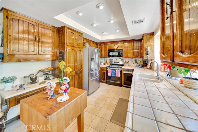 Detail Gallery Image 15 of 74 For 433 Fairway Dr, Palmdale,  CA 93551 - 5 Beds | 3/1 Baths