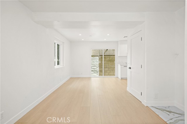 Detail Gallery Image 10 of 49 For 7010 a Lennox Ave a,  Van Nuys,  CA 91405 - 4 Beds | 2 Baths