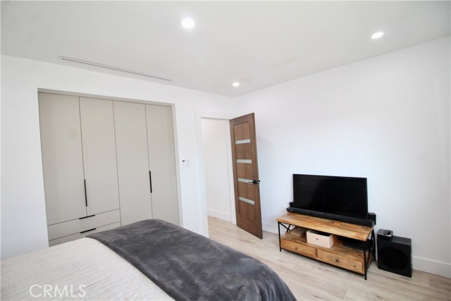 6949 Wilbur Avenue, Reseda CA: https://media.crmls.org/medias/310b0f0c-48e3-4396-aa8f-b69c2d51b719.jpg