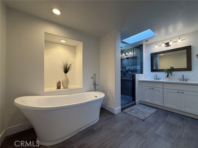 Detail Gallery Image 8 of 25 For 1109 Alabama St, Huntington Beach,  CA 92648 - 3 Beds | 3 Baths