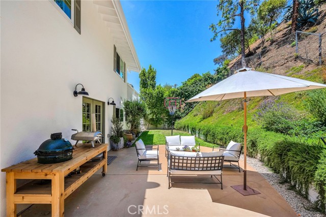 17152 Escalon Drive, Encino CA: https://media.crmls.org/medias/310c95c2-93cf-442b-a08c-0bf3a8758c10.jpg