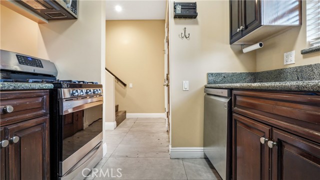 Detail Gallery Image 7 of 32 For 14256 Victory Bld #3,  Van Nuys,  CA 91401 - 2 Beds | 2 Baths