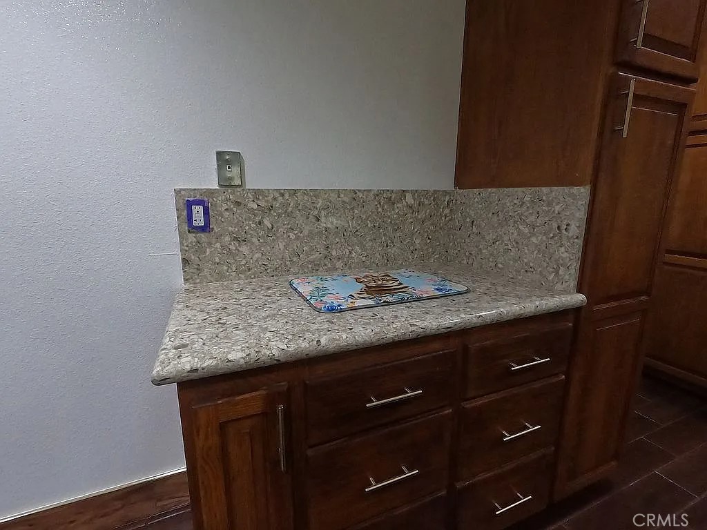 https://media.crmls.org/medias/310ee988-e169-4664-8346-f2111d480691.jpg?preset=X-Large