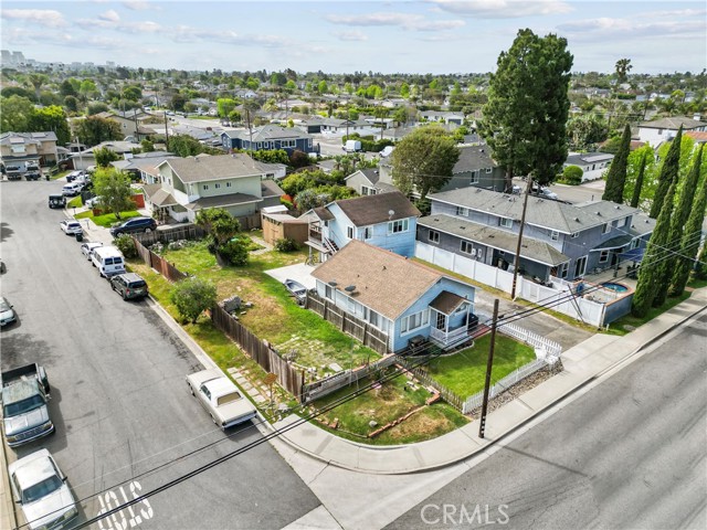2110 Orange Avenue, Costa Mesa CA: https://media.crmls.org/medias/310f2ab6-6761-48fb-a1a1-c3f2182ff3a9.jpg