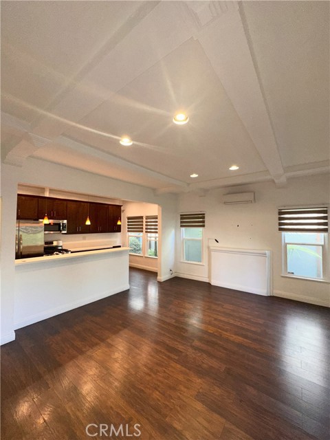 Detail Gallery Image 9 of 14 For 137 S Roxbury Dr, Beverly Hills,  CA 90212 - 1 Beds | 1 Baths
