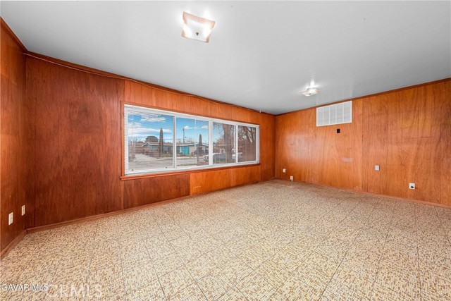 Detail Gallery Image 19 of 35 For 2149 E Avenue Q1, Palmdale,  CA 93550 - 3 Beds | 2 Baths