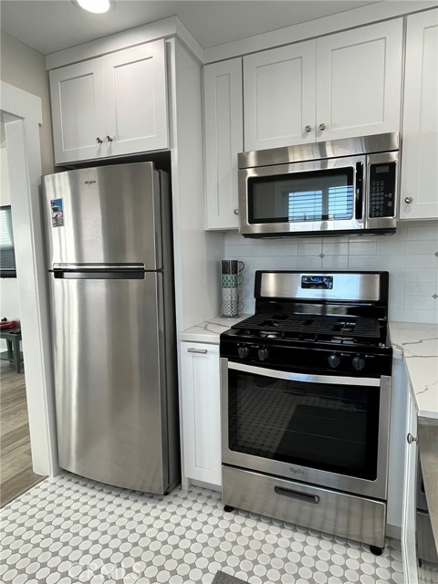 Detail Gallery Image 7 of 23 For 602 1/2 Narcissus Ave, Corona Del Mar,  CA 92625 - 2 Beds | 1 Baths