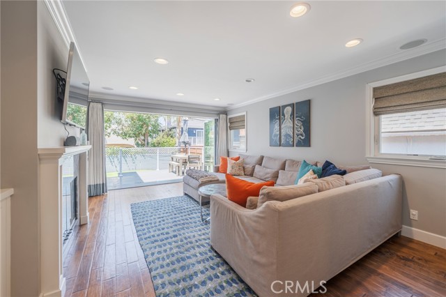 Detail Gallery Image 7 of 25 For 1301 Oak Ave, Manhattan Beach,  CA 90266 - 3 Beds | 3 Baths