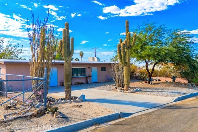 Detail Gallery Image 1 of 1 For 6790 Maude Adams Ave, Twentynine Palms,  CA 92277 - 2 Beds | 1 Baths