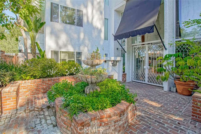 Detail Gallery Image 4 of 59 For 4950 Louise Ave #105,  Encino,  CA 91316 - 2 Beds | 2 Baths