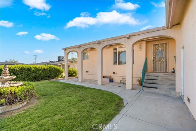 Detail Gallery Image 3 of 36 For 5528 Elmwood Rd, San Bernardino,  CA 92404 - 3 Beds | 2 Baths