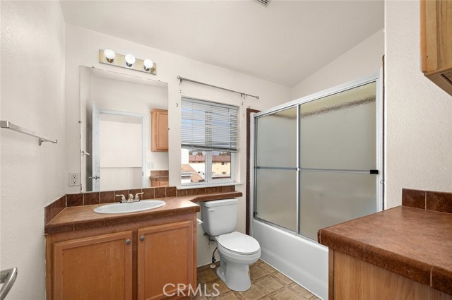 Detail Gallery Image 24 of 40 For 9921 Flora Vista #5,  Bellflower,  CA 90706 - 4 Beds | 2 Baths