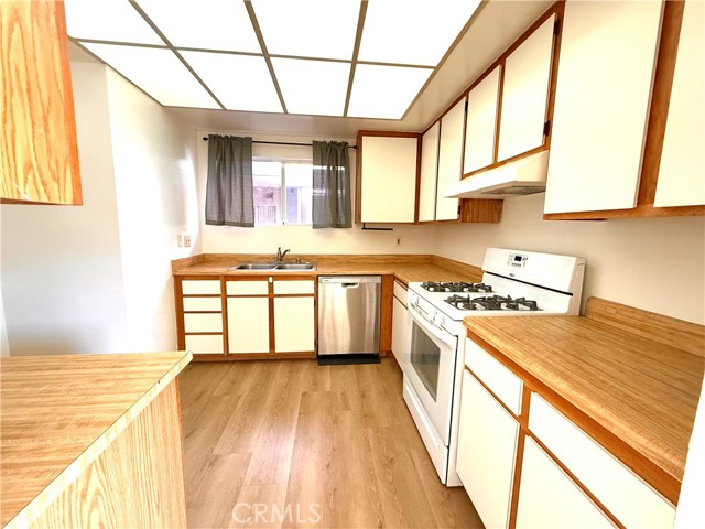 2905 Montrose ave, La Crescenta CA: https://media.crmls.org/medias/311637b0-c73d-425a-aab2-3426d96f05a7.jpg