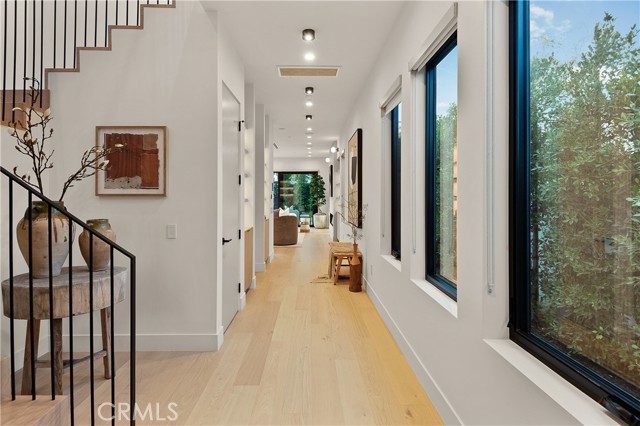 Detail Gallery Image 2 of 29 For 12213 Allin Street, Culver City,  CA 90230 - 4 Beds | 4/1 Baths