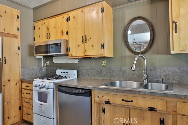 Detail Gallery Image 13 of 37 For 24463 Bernard Dr, Crestline,  CA 92325 - 2 Beds | 1 Baths