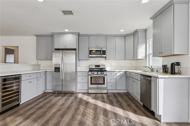 Detail Gallery Image 8 of 38 For 202 Mira Mar, Long Beach,  CA 90803 - 4 Beds | 4 Baths