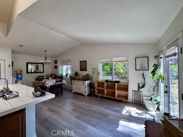 https://media.crmls.org/medias/31185514-b3e0-4204-8b2f-82fff335edc4.jpg?preset=X-Large