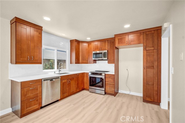 17232 Golden View Lane, Huntington Beach CA: https://media.crmls.org/medias/311869c4-122d-4f8e-b6b3-6fcf8f1ede15.jpg