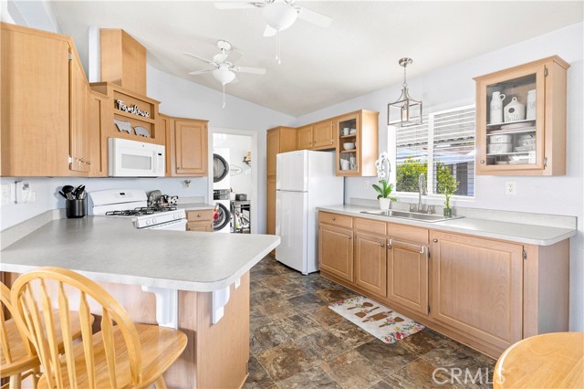 32600 State Highway 74, Hemet CA: https://media.crmls.org/medias/31186ffa-f0bd-4f91-bb11-95df1eb768a7.jpg