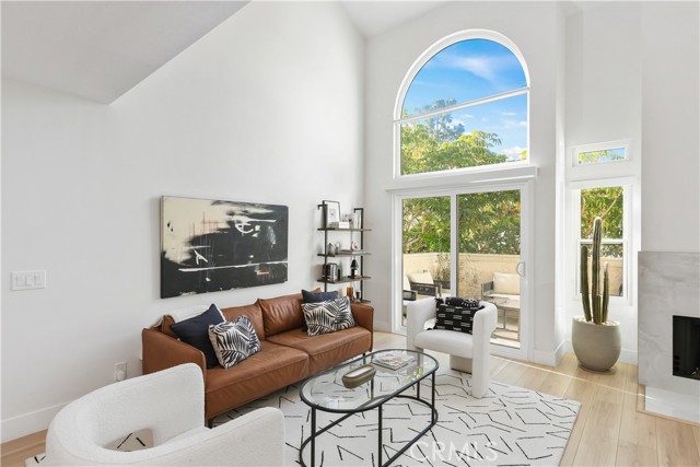 Front Image Thumbnail for CROC26037877