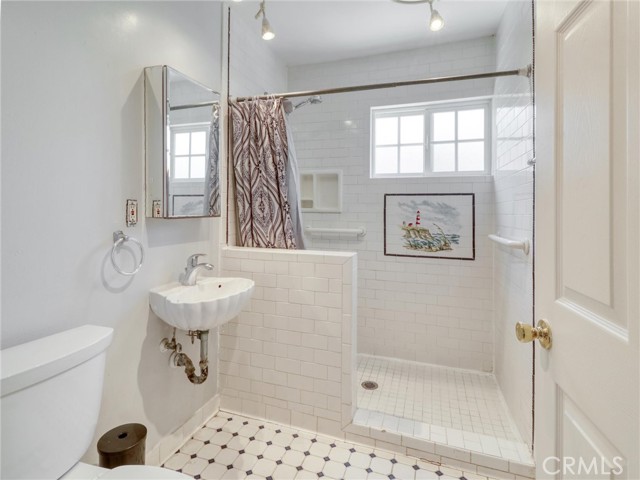 Detail Gallery Image 8 of 19 For 430 2nd, San Pedro,  CA 90731 - 3 Beds | 2 Baths