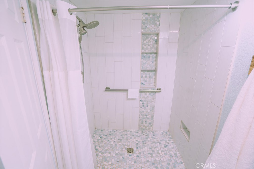 https://media.crmls.org/medias/311a3491-b12f-4b22-a66c-71946b7661c4.jpg?preset=X-Large