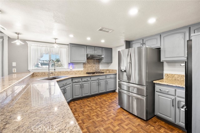 Detail Gallery Image 19 of 67 For 21725 Pinewood, Perris,  CA 92570 - 4 Beds | 3 Baths