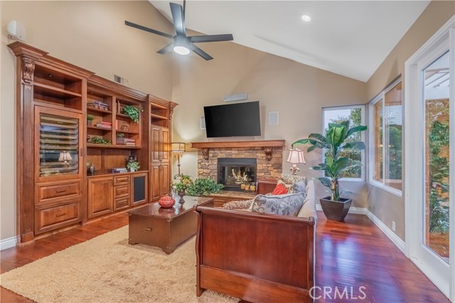 369 Ashbury Lane, Upland CA: https://media.crmls.org/medias/311a94dc-9fce-4235-87c4-a2f52b0e5b24.jpg