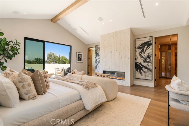 Detail Gallery Image 25 of 37 For 16711 Moorpark St, Encino,  CA 91436 - 6 Beds | 6/1 Baths