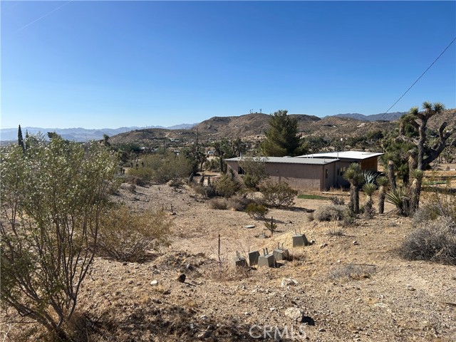 57976 Buena Vista Drive, Yucca Valley CA: https://media.crmls.org/medias/311af20e-cdc4-4056-834f-aee5ee76c2d9.jpg
