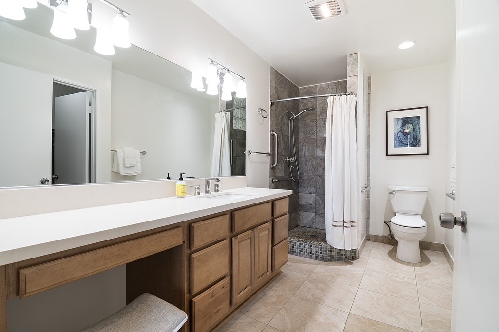 Detail Gallery Image 13 of 24 For 12720 Burbank Bld #304,  Valley Village,  CA 91607 - 2 Beds | 2 Baths