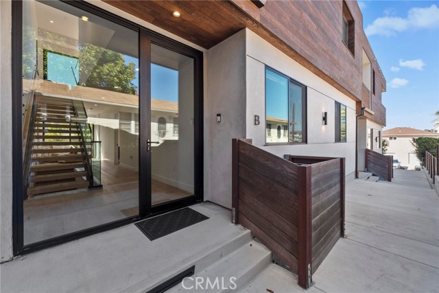 928 Juanita Avenue, Redondo Beach, California 90277, 4 Bedrooms Bedrooms, ,1 BathroomBathrooms,Residential,Sold,Juanita,SB21120693